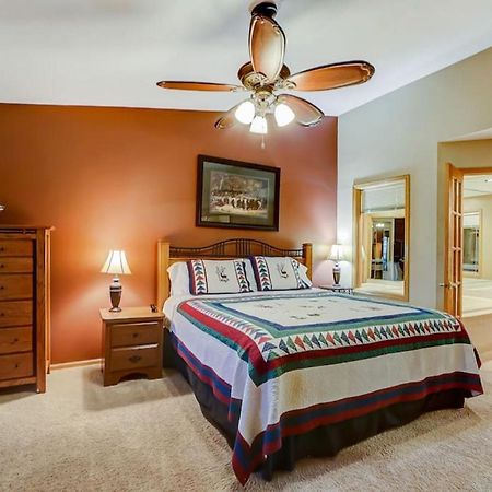 Brown Family Condo For Families Golf Trips And Girls Getaways Wisconsin Dells Buitenkant foto