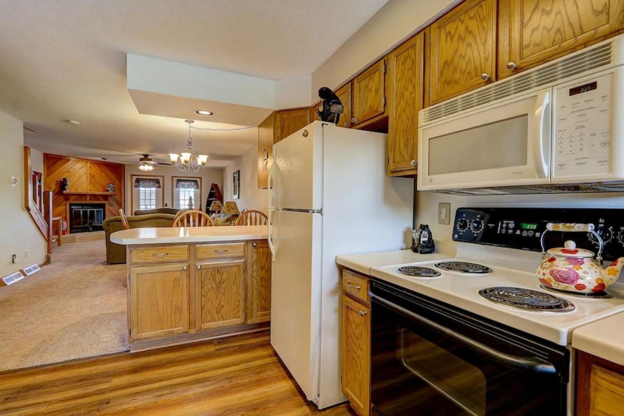 Brown Family Condo For Families Golf Trips And Girls Getaways Wisconsin Dells Buitenkant foto