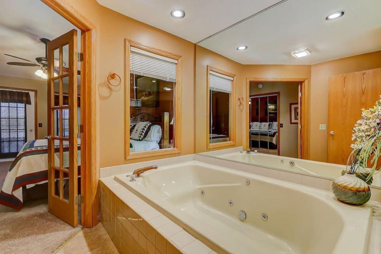 Brown Family Condo For Families Golf Trips And Girls Getaways Wisconsin Dells Buitenkant foto