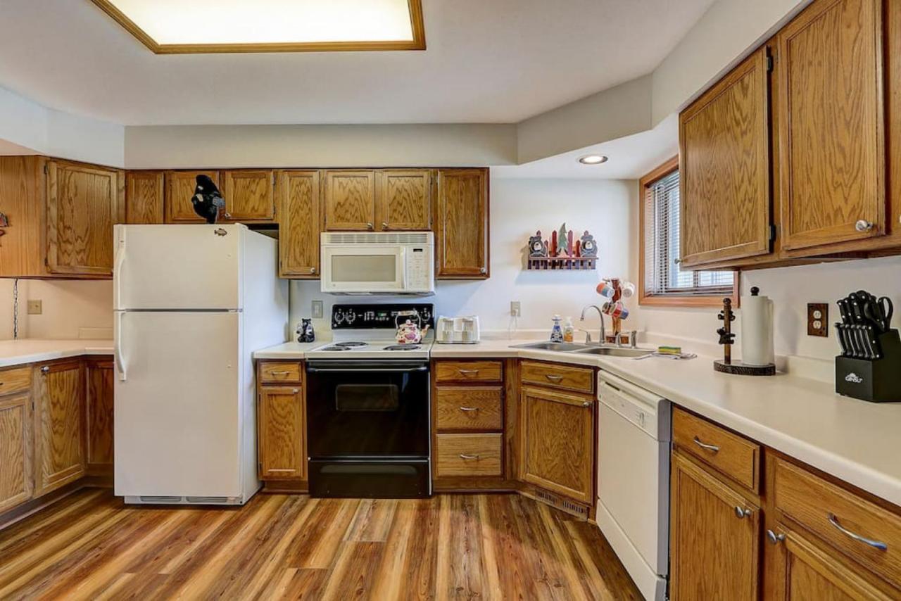 Brown Family Condo For Families Golf Trips And Girls Getaways Wisconsin Dells Buitenkant foto